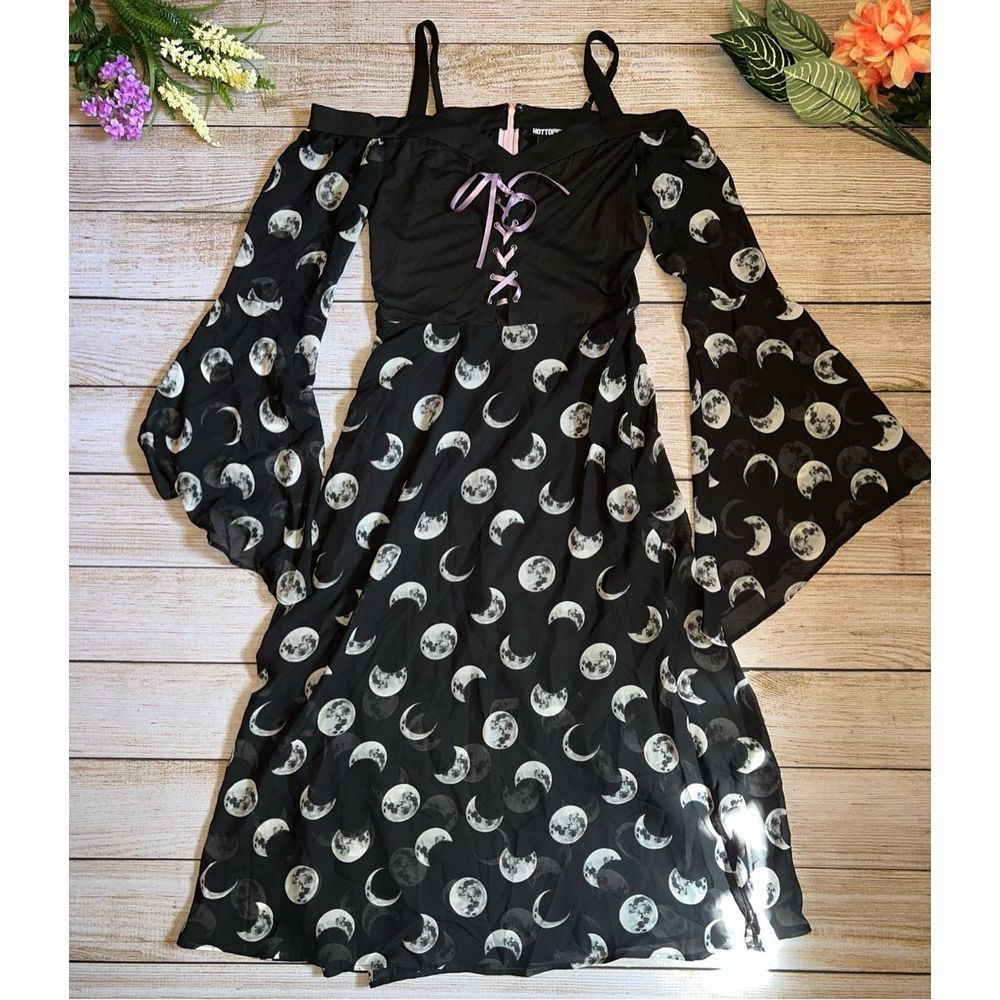 Hot Topic | Moon Chiffon Cold Shoulder Maxi Dress Medium